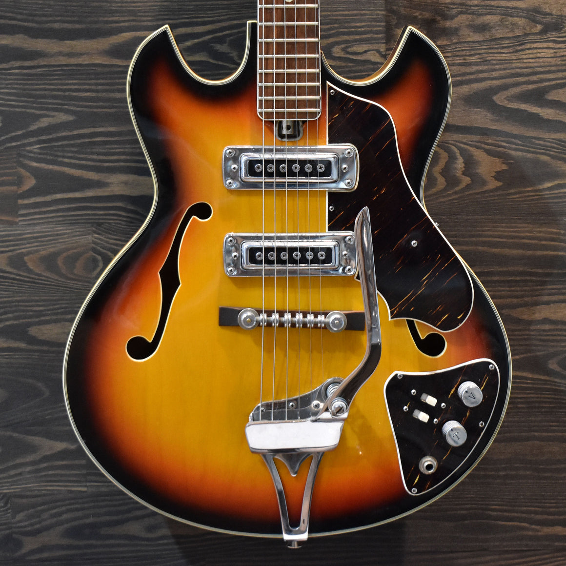 Audition Tiesco Semi Hollow 3-Tone-Sunburst Electric Guitar w/Gig Bag