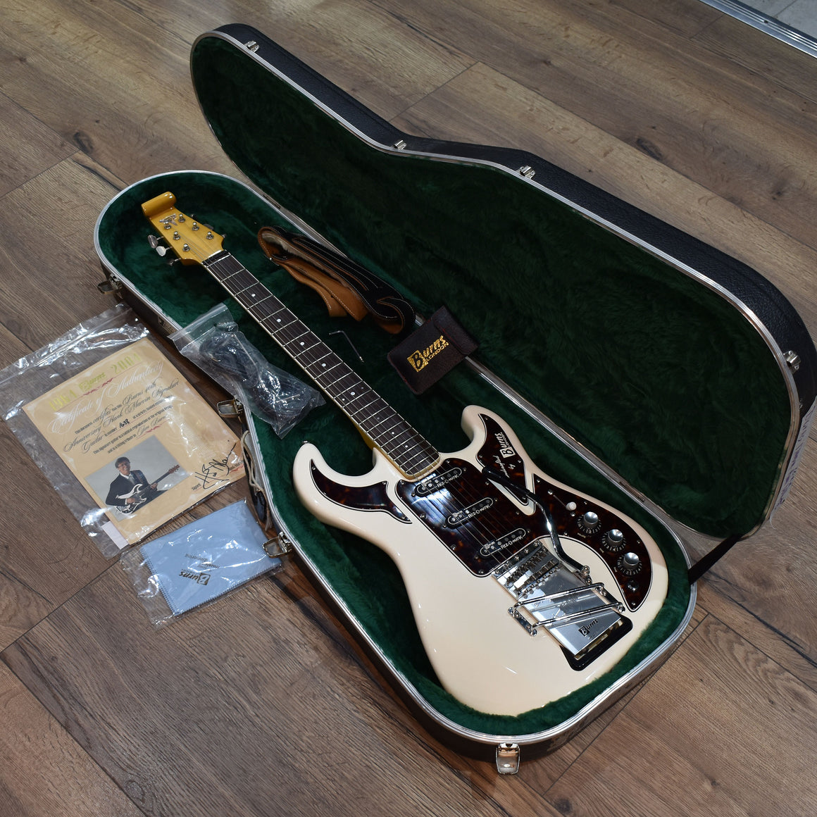 2004 40th Anniversary Burns Hank Marvin White Electric Guitar w/Hard Case (1638) (Pre-Owned)