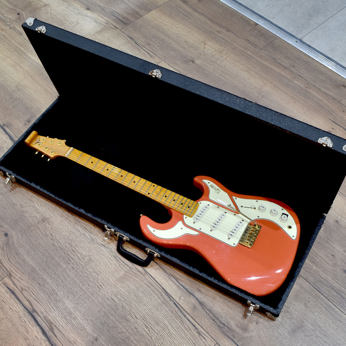 Burns Marquee Club Series Fiesta Red w/Hard Case