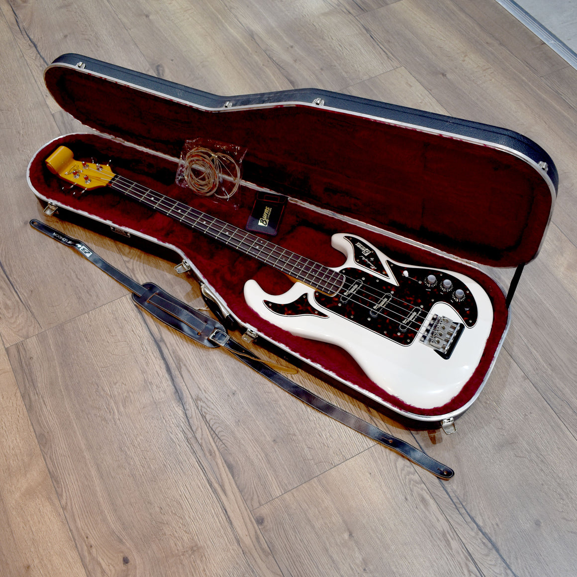 Burns Custom Shop John Rostill Shadows Bass w/Hard Case