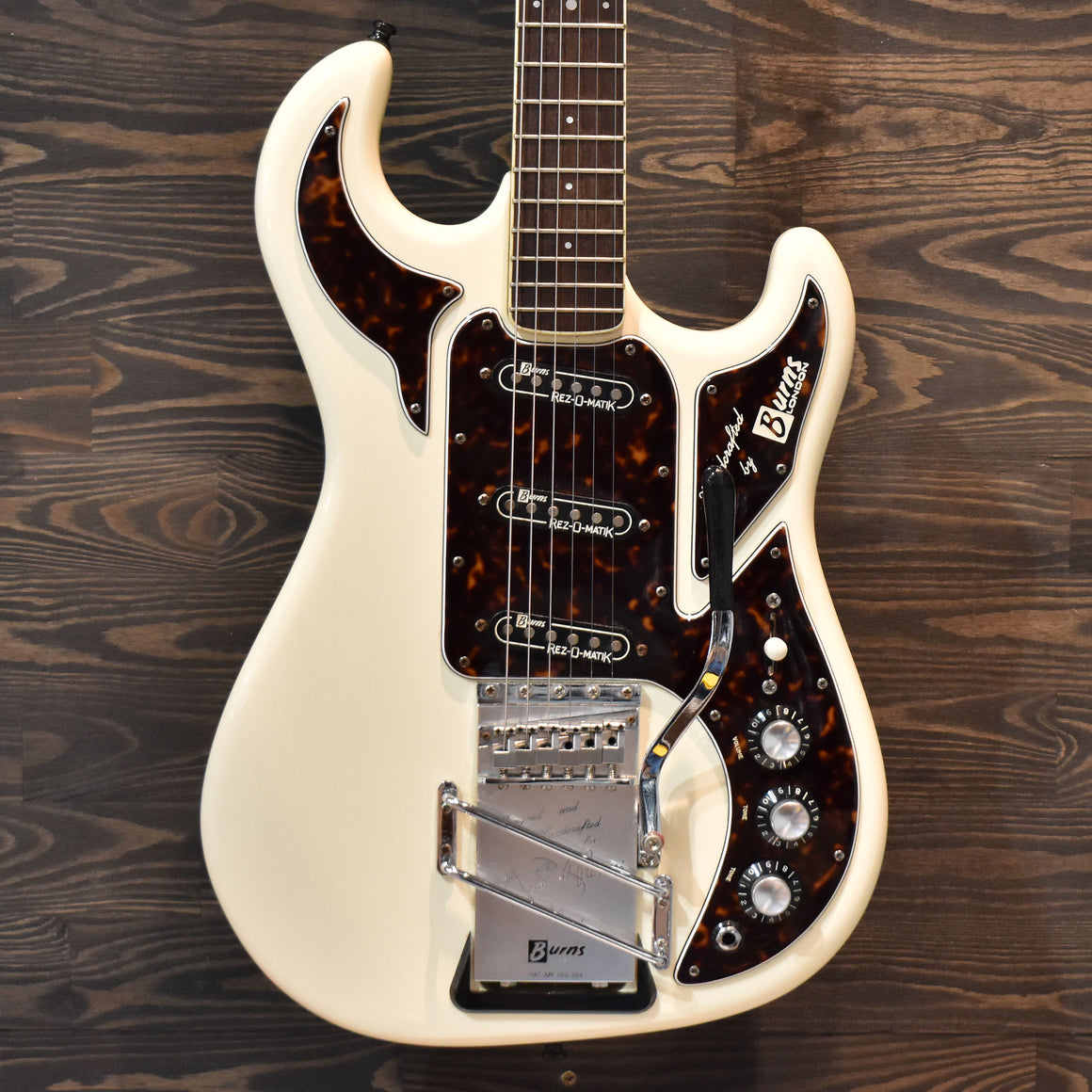 2004 40th Anniversary Burns Hank Marvin White Electric Guitar w/Hard Case (1038)