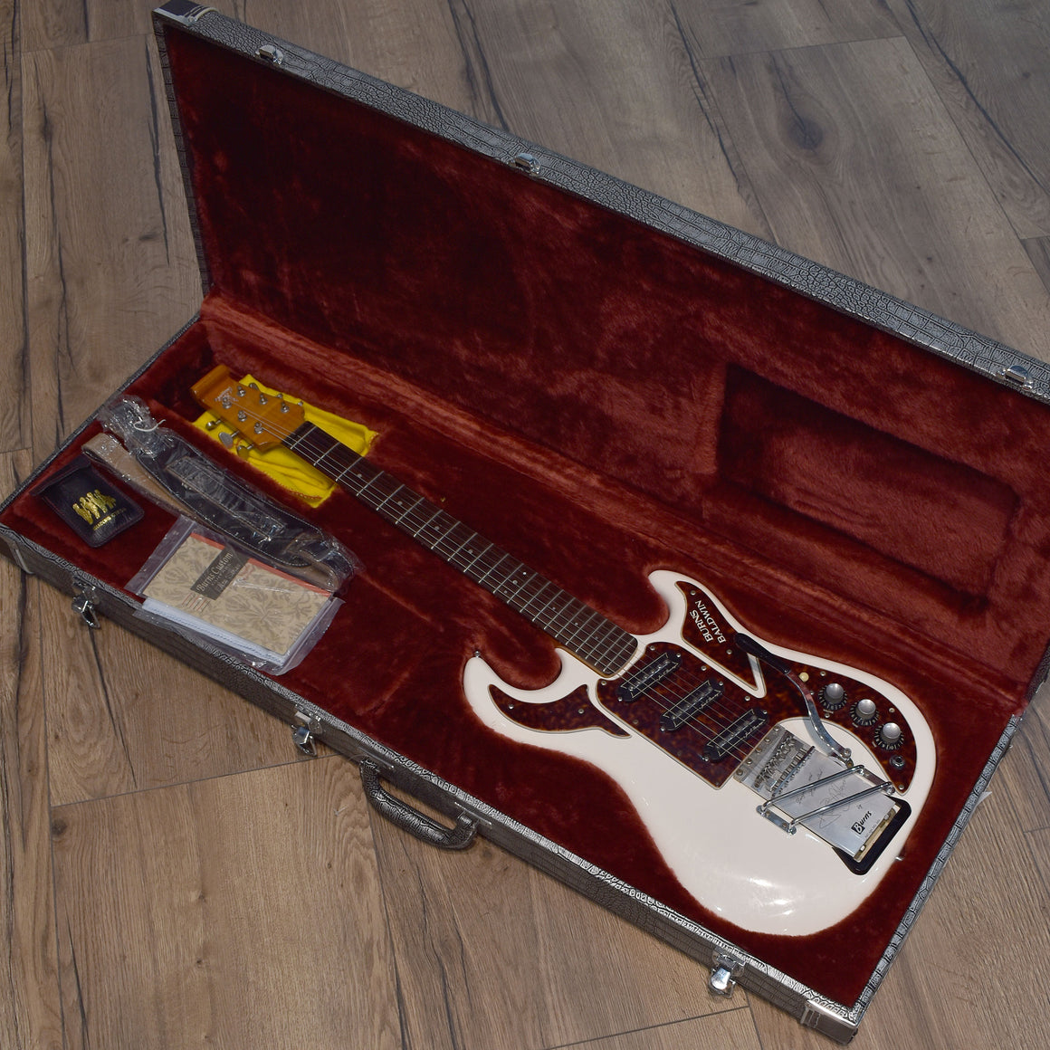 1967 Burns Hank Marvin White Electric Guitar w/Hard Case
