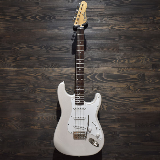 Caydence Discovery Scorpio Phantom White Gloss
