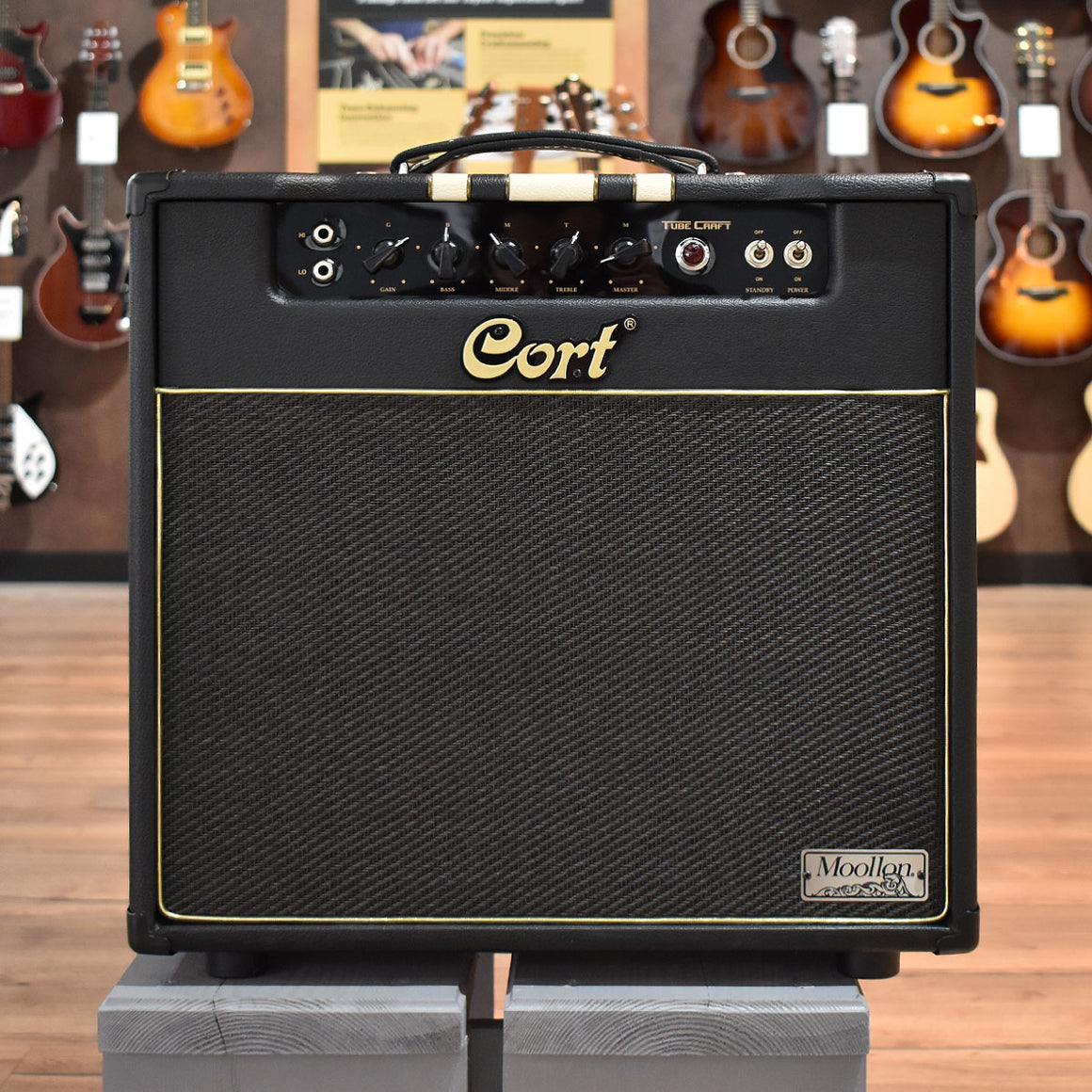 Cort CMV15 Tube Craft Valve Combo Guitar Amplifier - Black