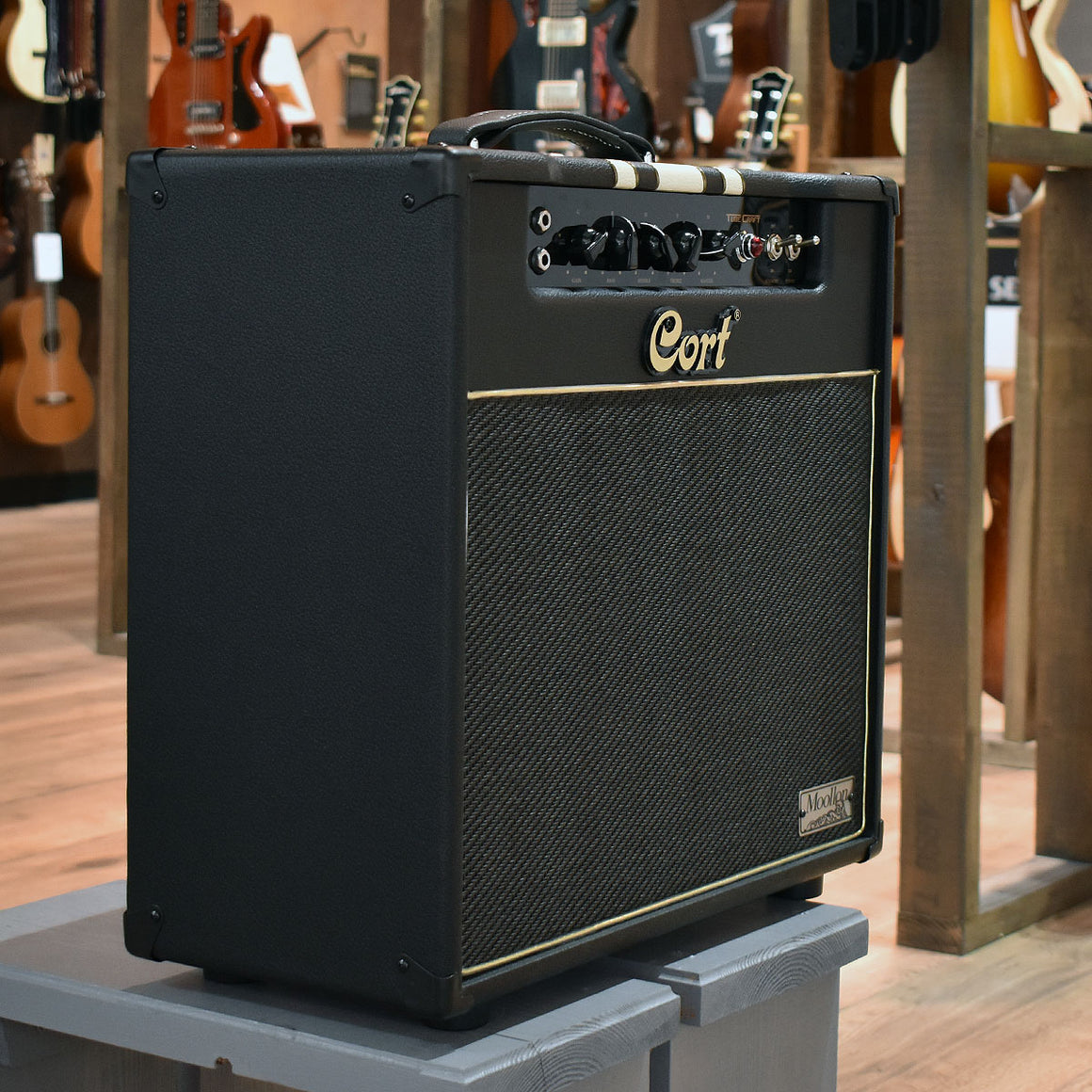Cort CMV15 Tube Craft Valve Combo Guitar Amplifier - Black