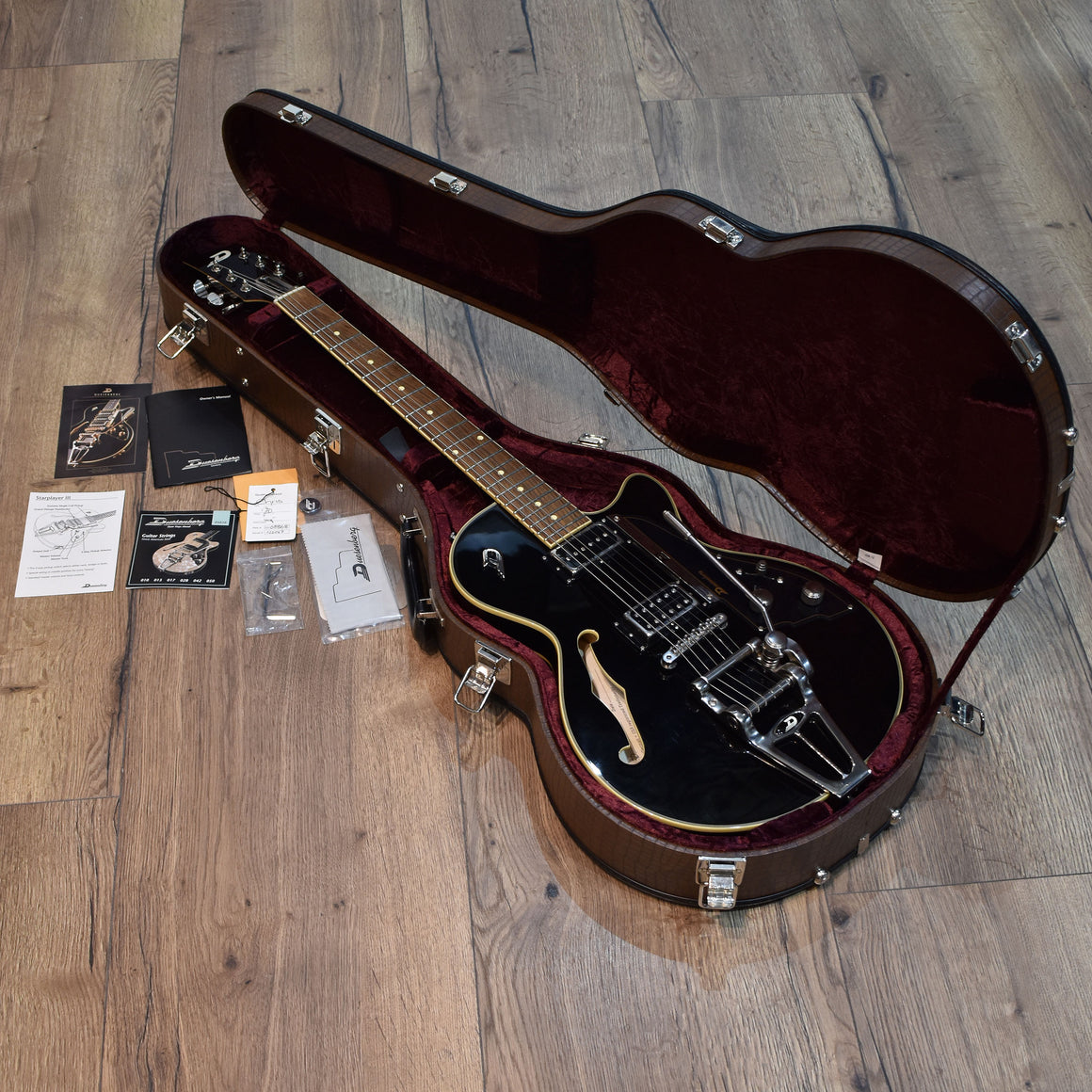 Duesenberg Starplayer III Black w/Hard Case (Pre-Owned)