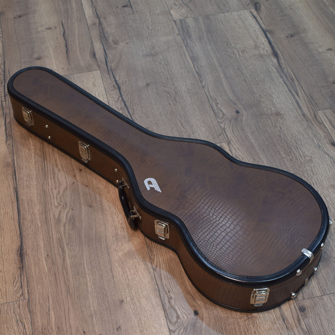 Duesenberg Starplayer III Black w/Hard Case (Pre-Owned)