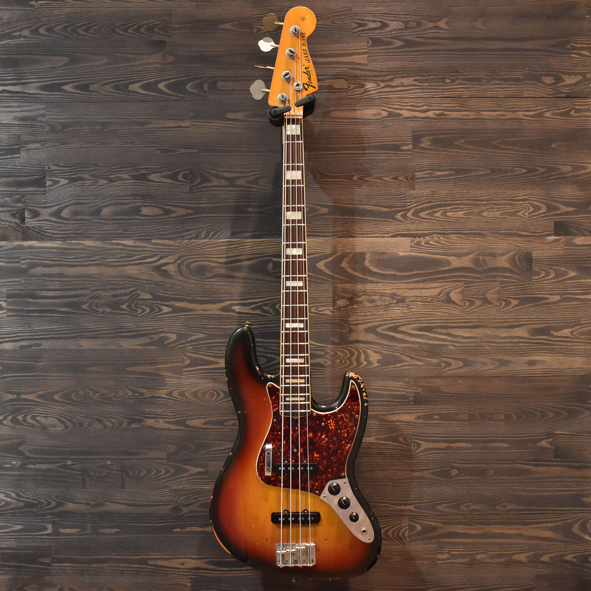 Fender Vintage 1972 Jazz Bass 3 Tone Sunburst w/Hard Case (Pre-Owned)