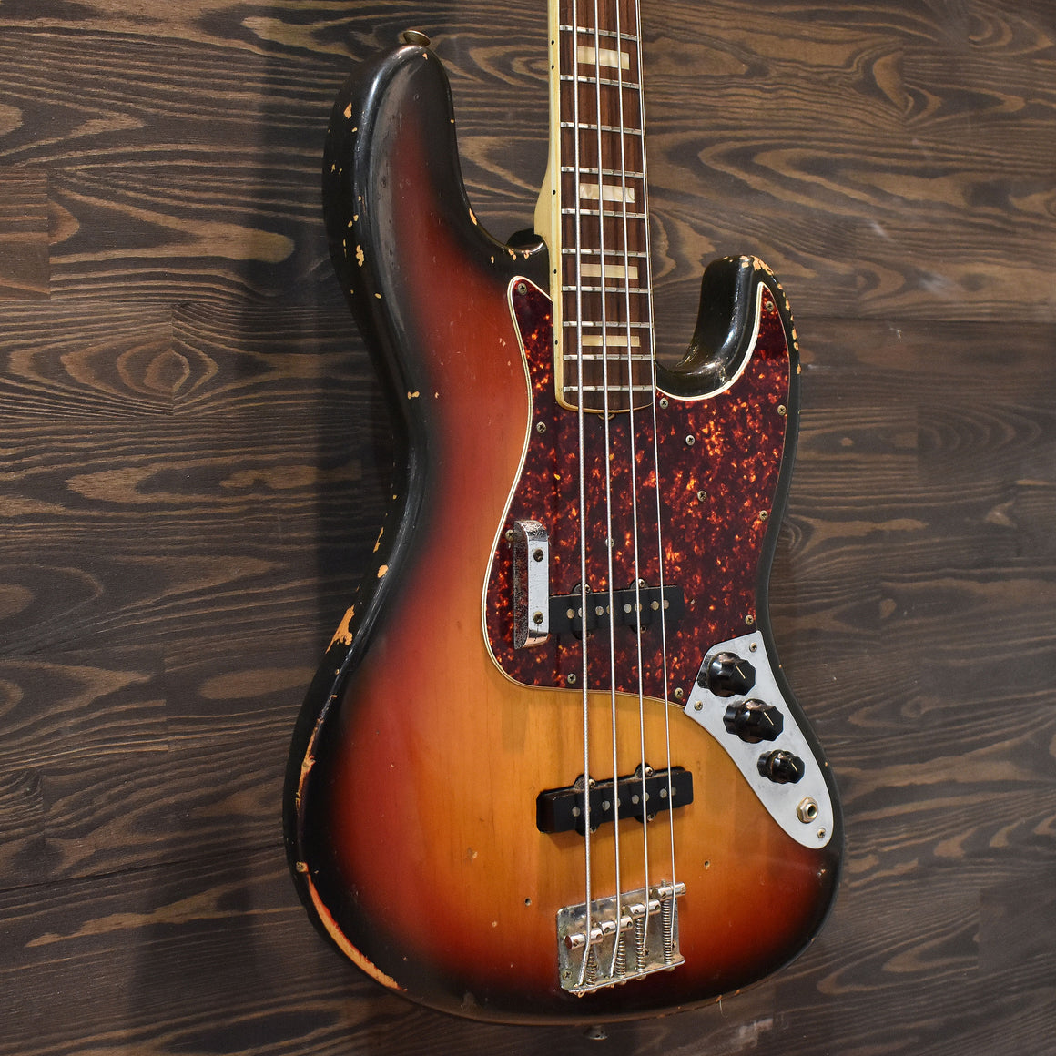 Fender Vintage 1972 Jazz Bass 3 Tone Sunburst w/Hard Case (Pre-Owned)