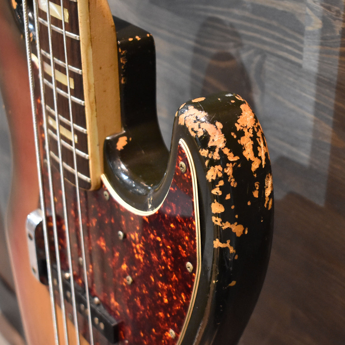 Fender Vintage 1972 Jazz Bass 3 Tone Sunburst w/Hard Case (Pre-Owned)
