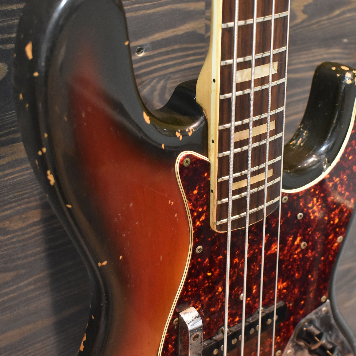 Fender Vintage 1972 Jazz Bass 3 Tone Sunburst w/Hard Case (Pre-Owned)