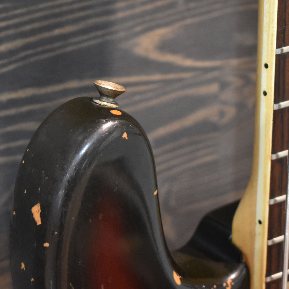 Fender Vintage 1972 Jazz Bass 3 Tone Sunburst w/Hard Case (Pre-Owned)