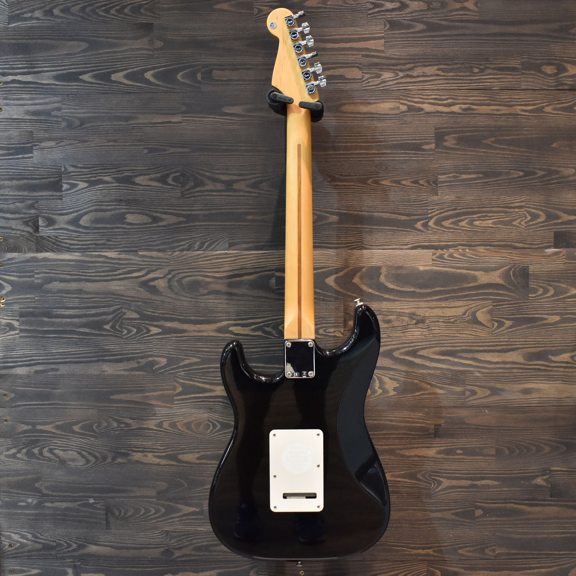 2006 Fender Stratocaster Standard Black w/Gig Bag (Pre-Owned)