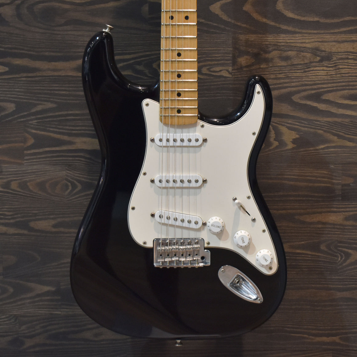2006 Fender Stratocaster Standard Black w/Gig Bag (Pre-Owned)