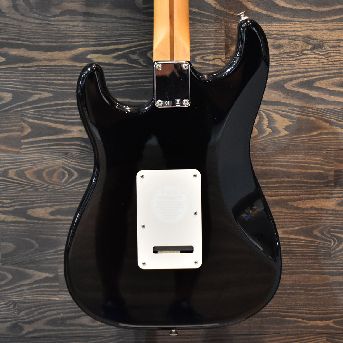 2006 Fender Stratocaster Standard Black w/Gig Bag (Pre-Owned)