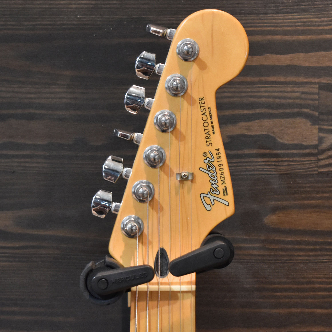 2006 Fender Stratocaster Standard Black w/Gig Bag (Pre-Owned)