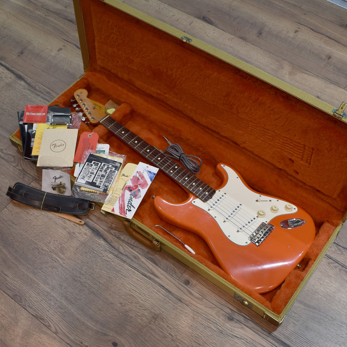 1995 Fender US Vintage 62 Stratocaster Fiesta Red w/Hard Case
