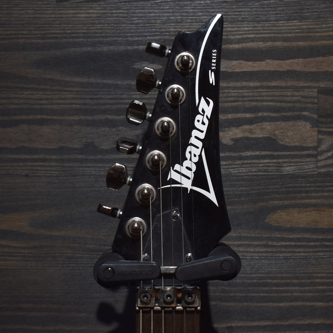 Ibanez S470 Electric Guitar Black w/ Gator Hard Case (Pre-Owned)