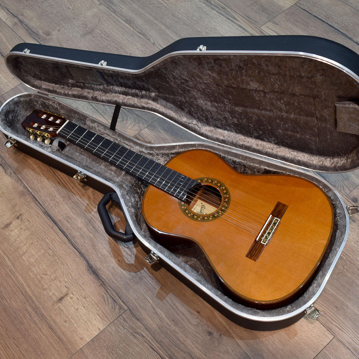 José Ramírez 130 Años Classical Guitar W/Hard Case and Extras (Pre-Owned)