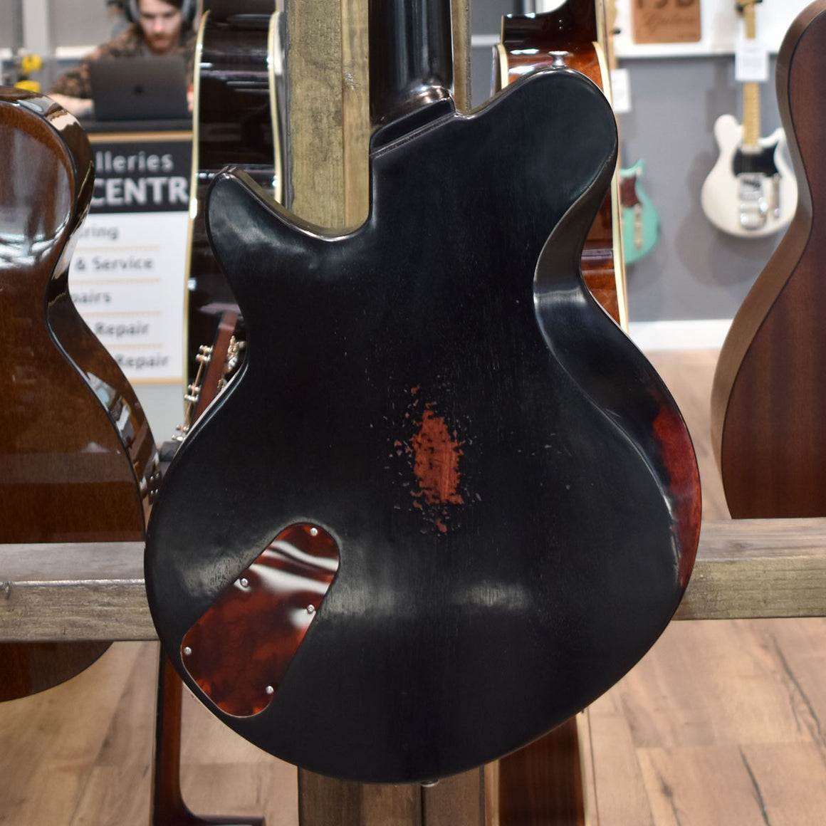 Eastman Juliet/V-B-BK Black Electric Guitar w/Gig Bag