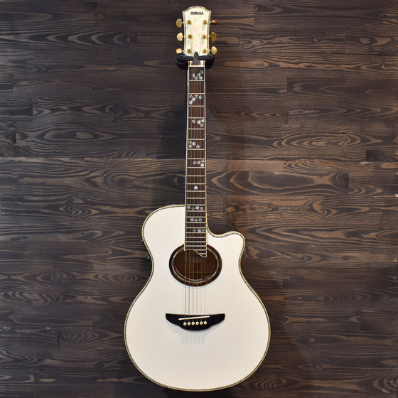 Yamaha APX97LTD White Pearl Electro-Acoustic Guitar w/Hard Case (Pre-Owned)