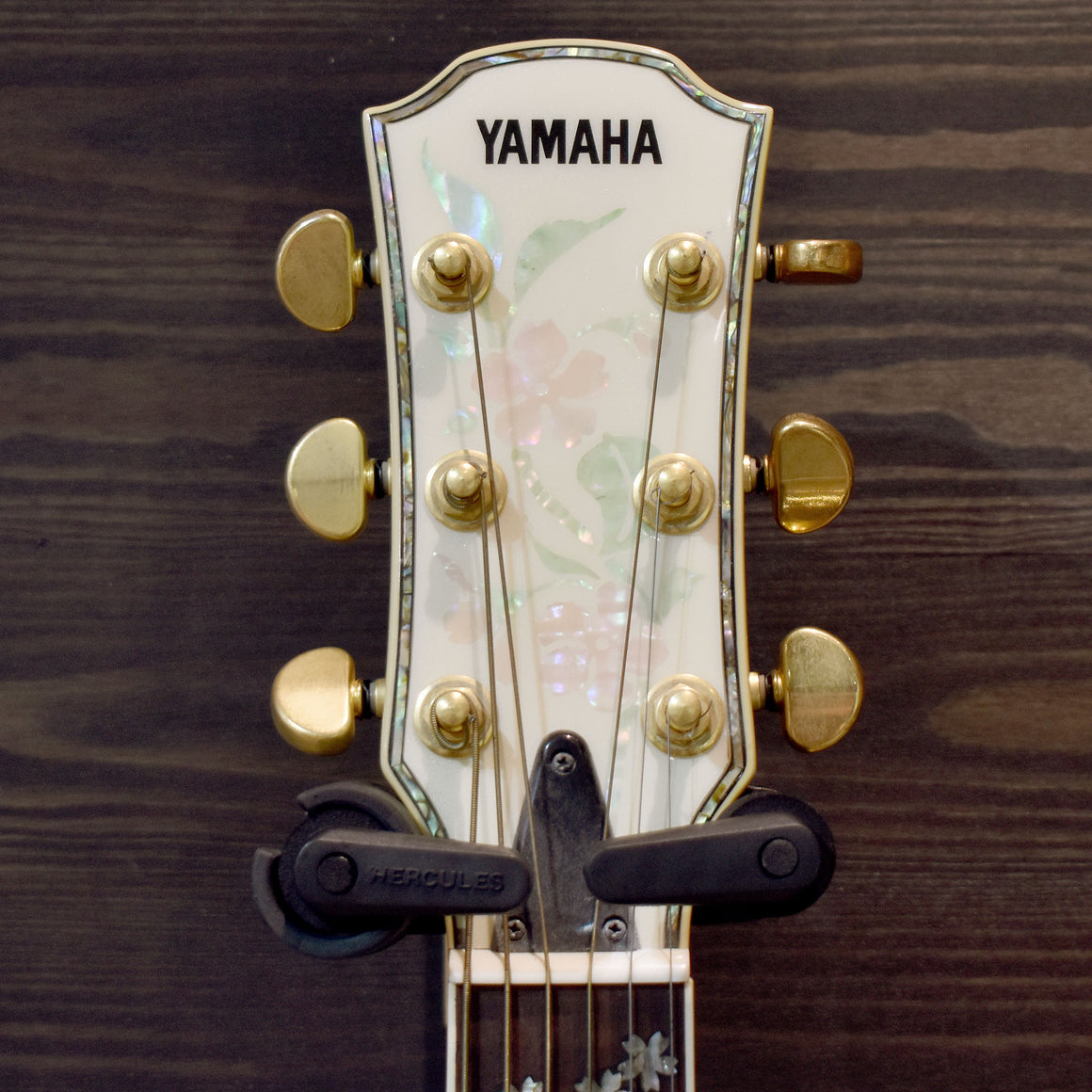 Yamaha APX97LTD White Pearl Electro-Acoustic Guitar w/Hard Case (Pre-Owned)