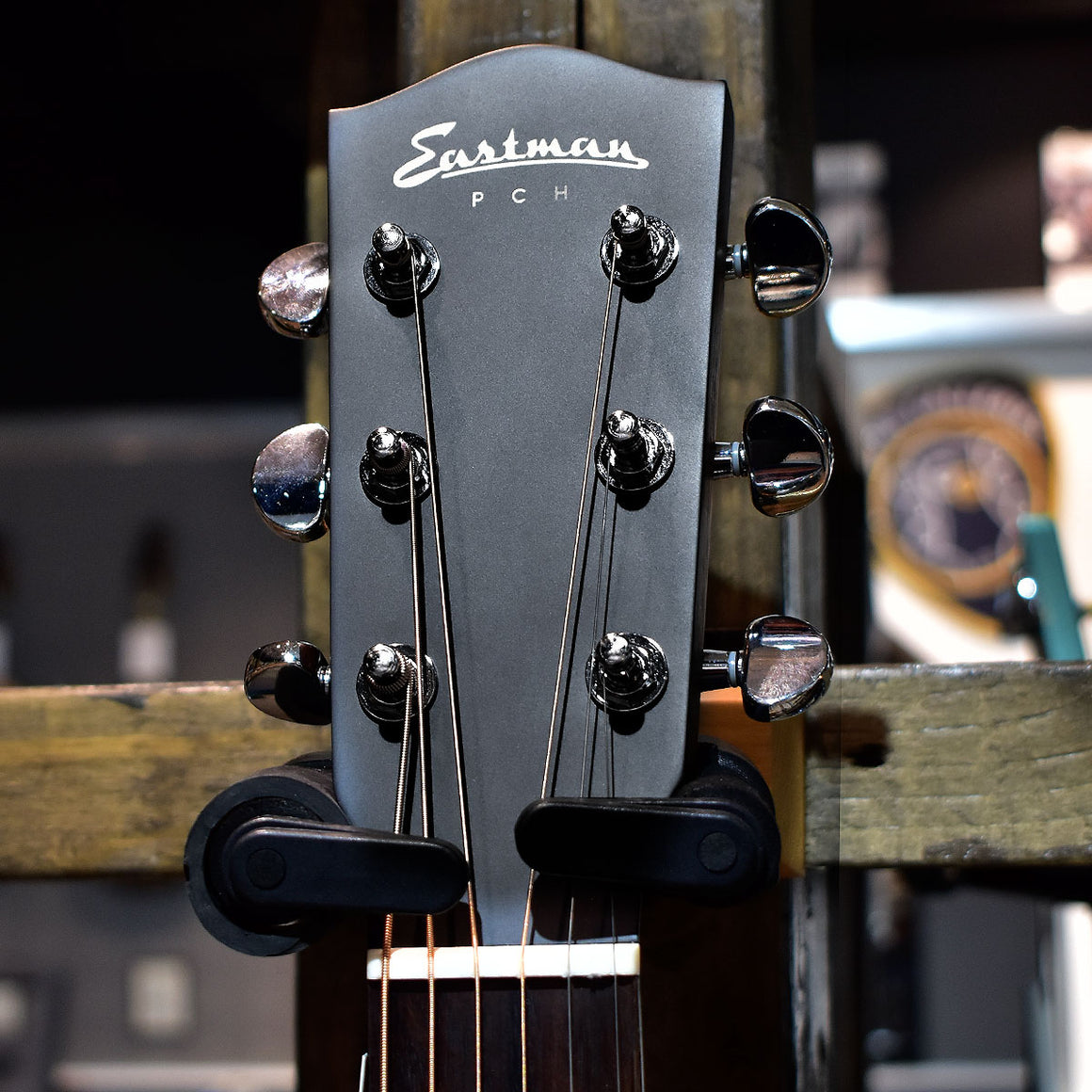 Eastman PCH2-D Acoustic Guitar w/Gig Bag (4850)